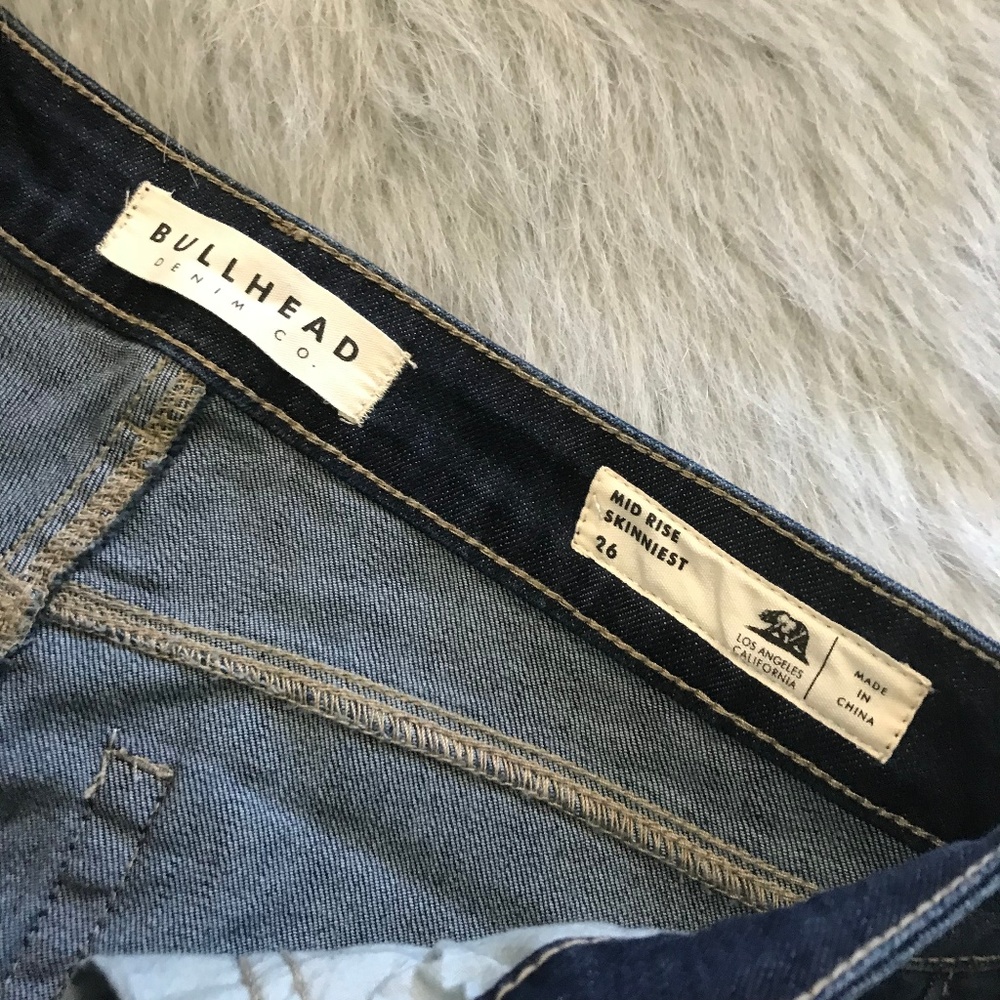 Bullhead Dark Wash Mid Rise Skinniest Jeans 26 - Picture 4 of 7